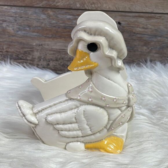 Duck Napkin Holder, White Ducks wearing bonnets and scarfs - Picture 1 of 5